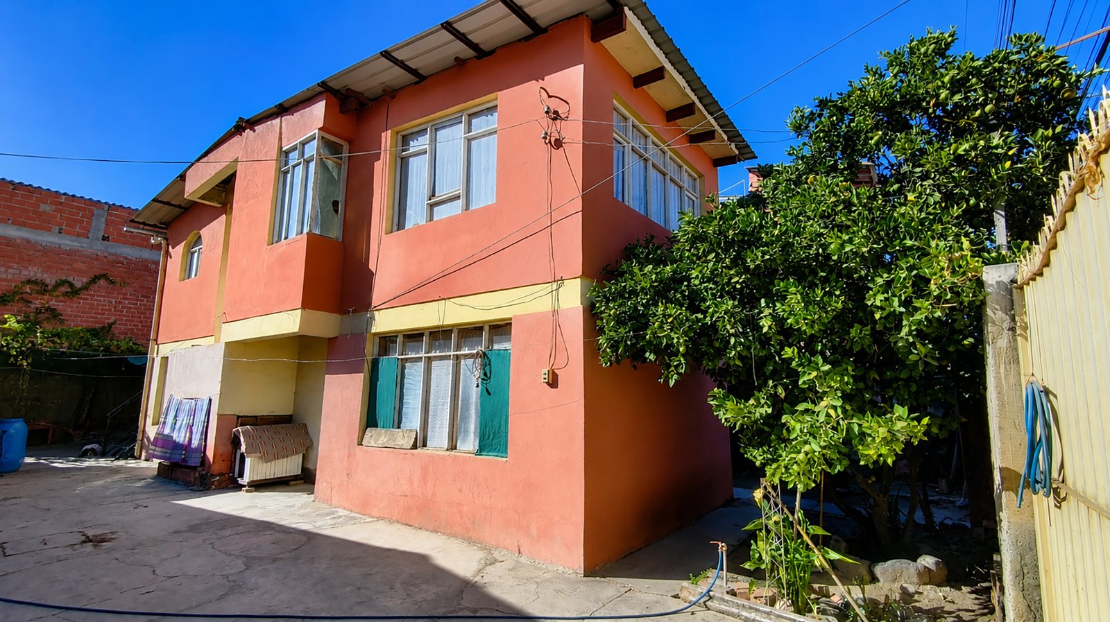 CASA DE 220 m² EN VENTA - EN QUILLACOLLO BARRIO 12 DE ENERO